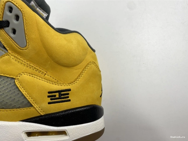One Kick Air Tokyo T23 454783-701 Retro Jordan 5 0713